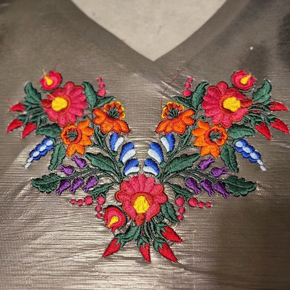 Embroidered Woman T shirts - Picture 2 of 7